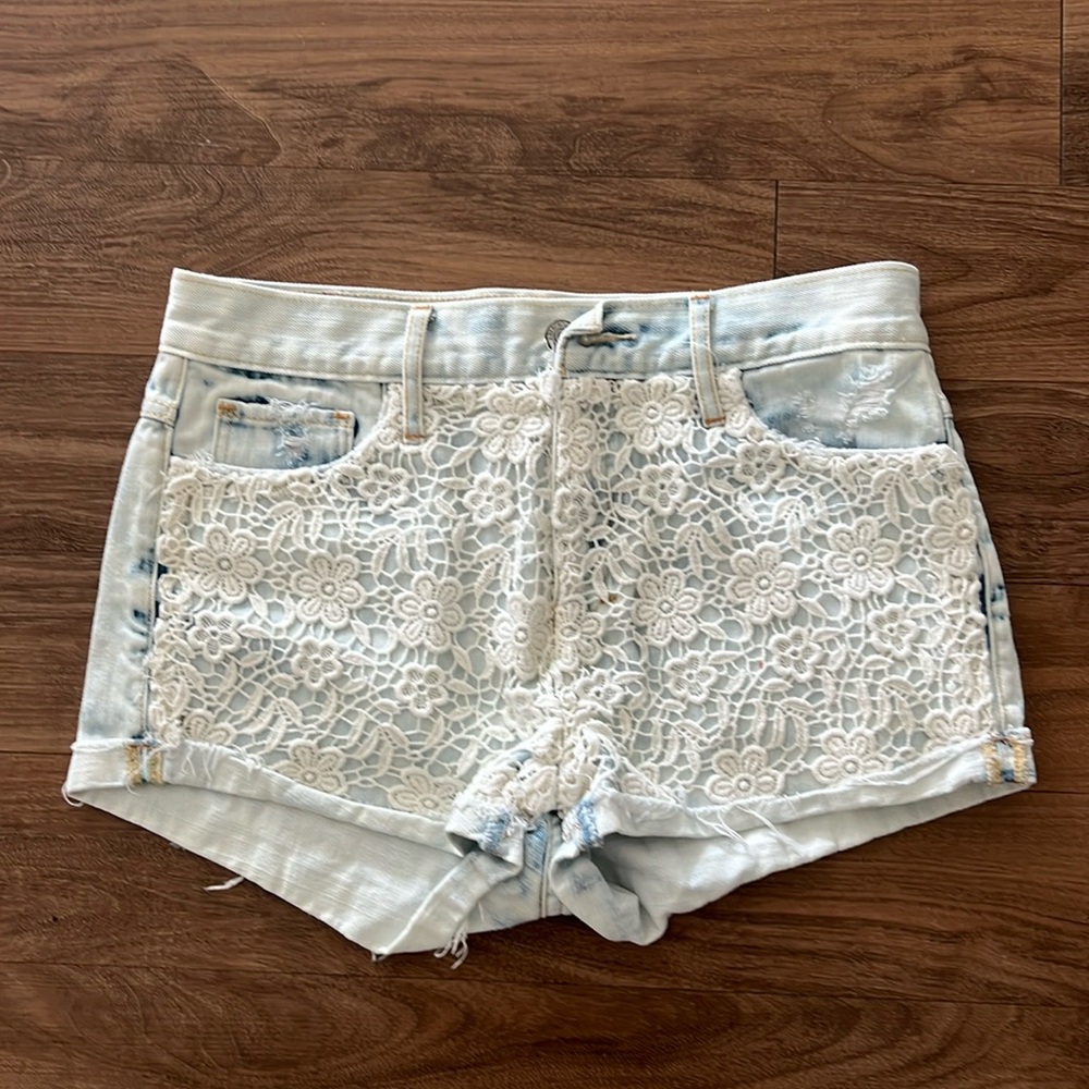 Light wash jean shorts!